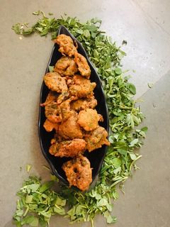 મેથી પાલક ભજીયા (Methi Palak Bhajiya Recipe In Gujarati) રેસીપી મુખ્ય ફોટો