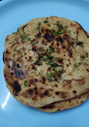 A picture of Chur chur naan.