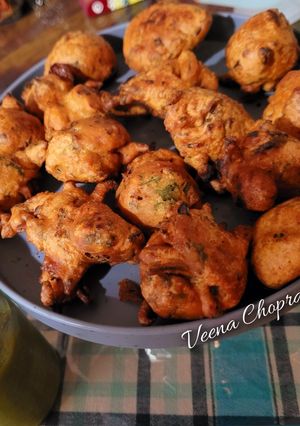 प्याज पकौड़े (Pyaz pakode recipe in Hindi) रेसिपी मुख्य फोटो