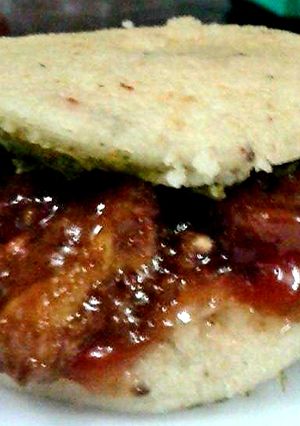 A picture of Cheese Chilli Idli burger.