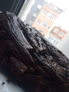 Una foto de Brownie de chocolate sin leche
