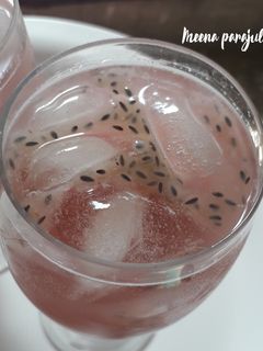 लीची और सब्जा सीड्स जूस (Litchi aur sabja seeds juice recipe in hindi) रेसिपी मुख्य फोटो