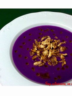 Una foto de Crema de lombarda con manzana reineta. Receta vegana