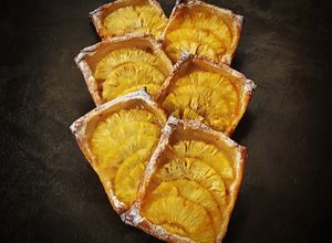 Foto di Sfogliatine con budino alla vaniglia ananas e amaretti