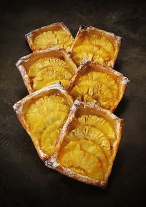Foto di Sfogliatine con budino alla vaniglia ananas e amaretti