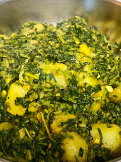 A picture of Aloo methi curry (fenugreek potato).