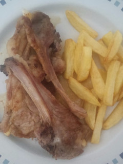 Una foto de Chuletillas de cordero en su jugo con limón