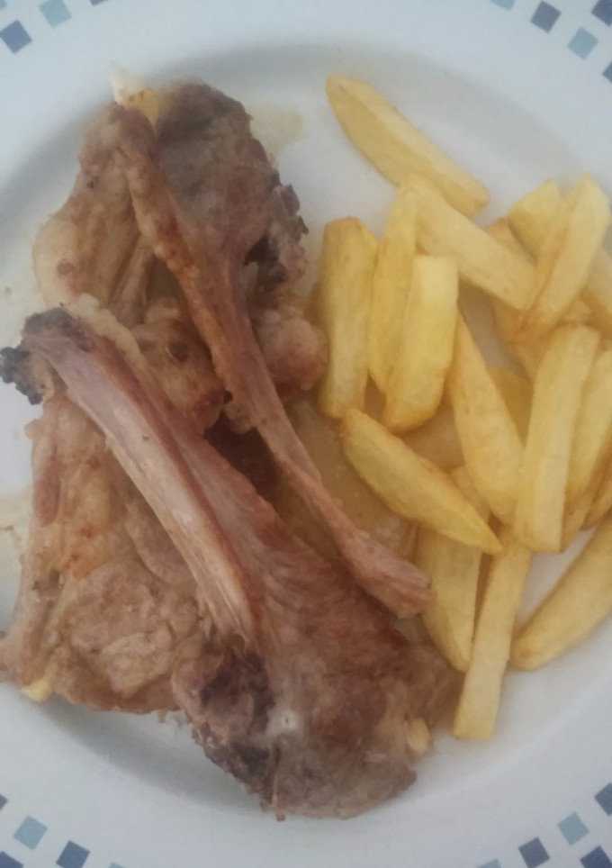 Una foto de Chuletillas de cordero en su jugo con limón