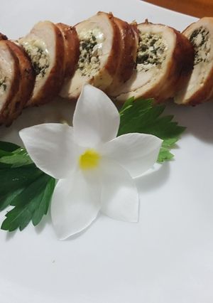 Una foto de Enrollados de pollo con espinacas y jamón y o ricota