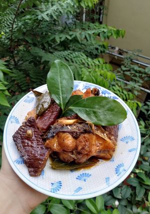 Hình của món Cá kho trà xanh.