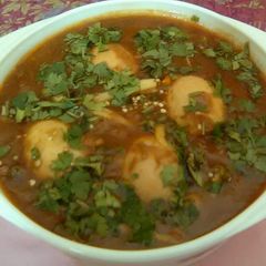 A picture of Karachi Food Street's famous Anda Chana.