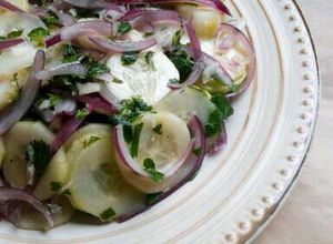 Una foto de Ensalada de Pepino y Cebolla Morada