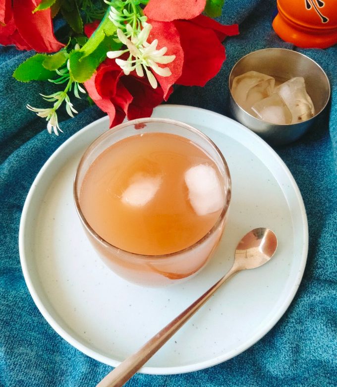 Xotinim uning busty dostini uchlik uchun taklif qildi. Ayollarning sochini oldirish videosini yuklab oling