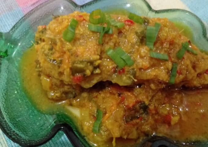 Bagaimana Menyiapkan Ikan Gurame Bumbu Kuning yang Enak
