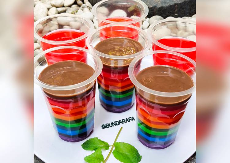 Cara Gampang Menyajikan Pudding Rainbow with Chocholate Vla, Lezat Sekali