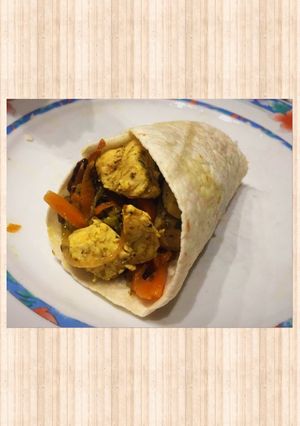 Una foto de Tacos, burritos o rapiditas de pollo y verduras