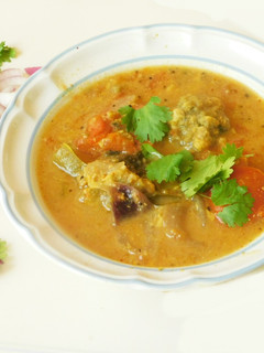 அத்திக்காய் உருண்டை குழம்பு(atthikkai urundai kulambu recipe in tamil) செய்முறை முக்கிய புகைப்படம்