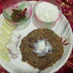A picture of Bajre ki masala roti.