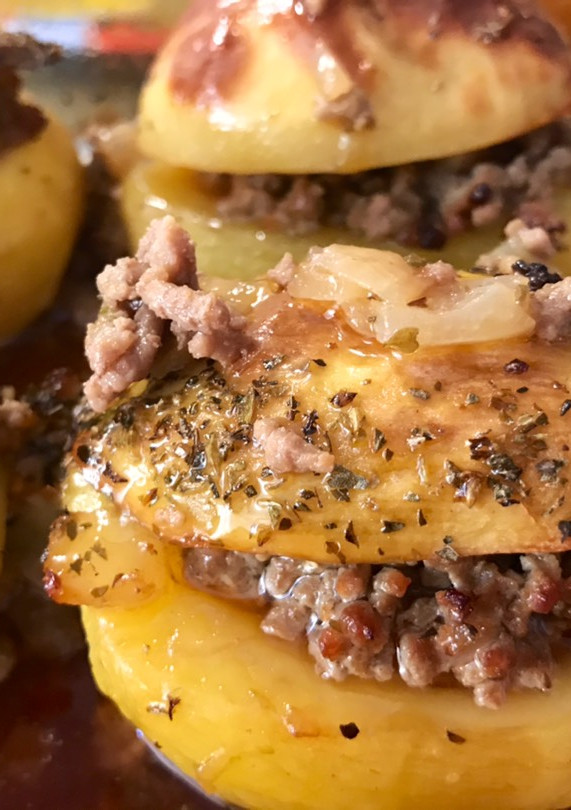 Una foto de Patatas rellenas de carne al horno