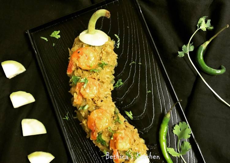 Delicious Lau Chingri Chechki Bottle Gourd Curry with Prawns