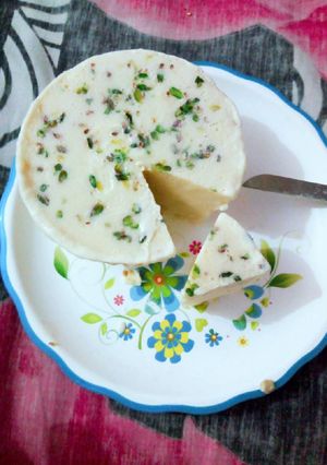 A picture of Mango Butterscotch Ice cream.