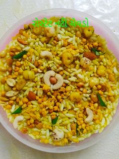 રોસ્ટેડ ચેવડો (Roasted Chevdo Recipe In Gujarati) રેસીપી મુખ્ય ફોટો