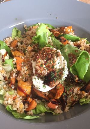 Une photo de Salade Quinoa & Patates douce et sa Burrata