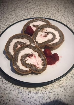 Málnakrémes piskótatekercs (keto desszert) recept fotója