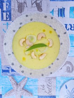 Una foto de Crema de maíz y anacardos