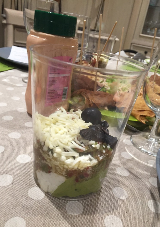 Una foto de Vaso de ensalada de guacamole 
