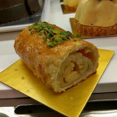 Apple strudel A picture of Apple strudel.
