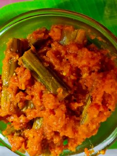 સરગવા નું લોટ વાળું શાક (Saragva Besan Lot Shak Recipe In Gujarati) રેસીપી મુખ્ય ફોટો