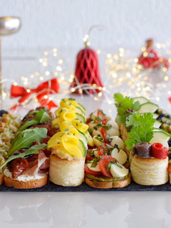 Una foto de 6 Canapés para Navidad 2023 | Variados y Originales | DarixLAB