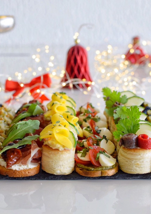 Una foto de 6 Canapés para Navidad 2023 | Variados y Originales | DarixLAB
