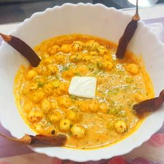 A picture of Matar makhana curry.
