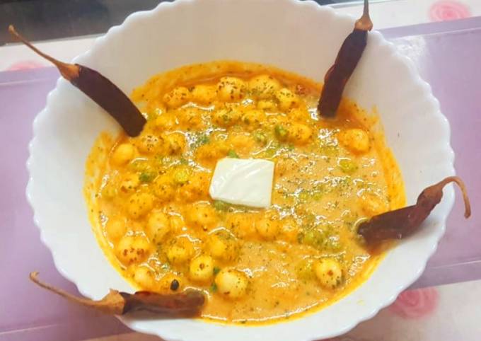 Recipe of Eric Ripert Matar makhana curry