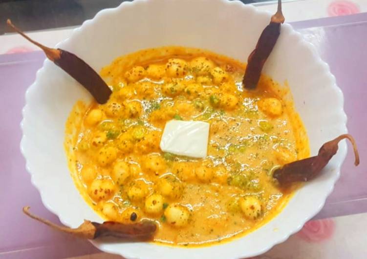 Matar makhana curry