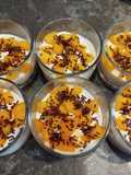 Postre de Plátanos y Melocotón con Crema de Té Matchá