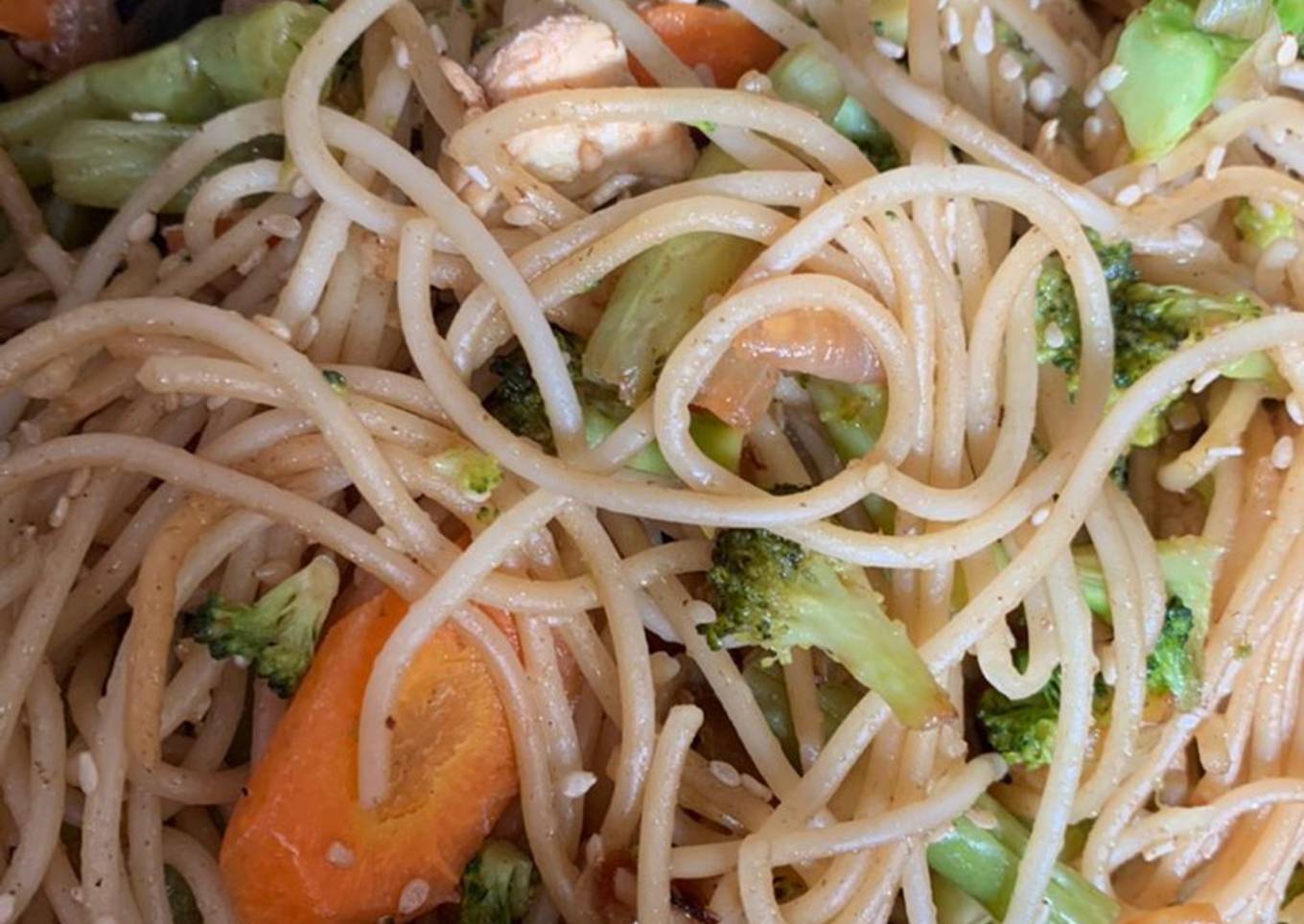 Tallarines con pollo