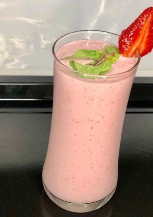 A picture of Tri Colour Strawberry Shake.