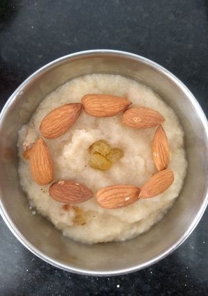 सूजी का हलवा (sooji ka halwa recipe in hindi) रेसिपी मुख्य फोटो