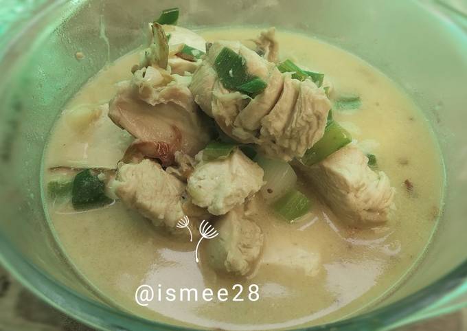 Opor Ayam kuah putih