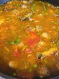 Paella de pollo, conejo, butifarra y verduras