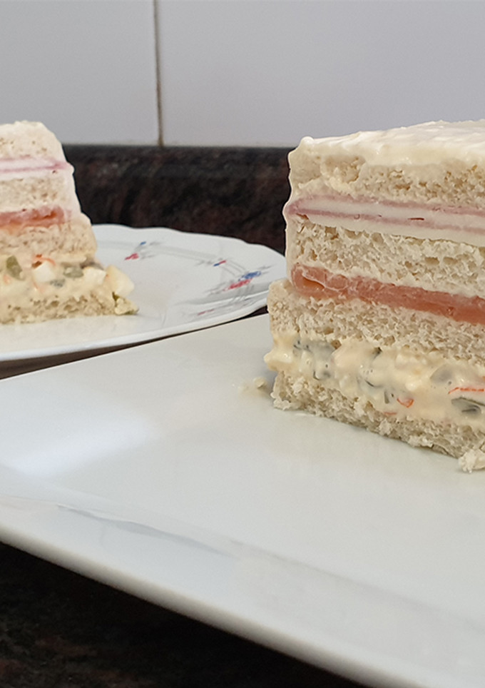Una foto de Pastel frío con pan de molde