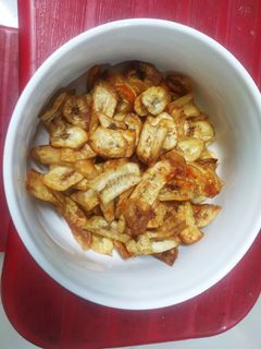 कच्चा केळाचे चिप्स (kachha kelyache chips recipe in marathi) रेसिपी चे मुख्य फोटो