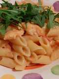 Mezze penne rosa con salmone e rucola