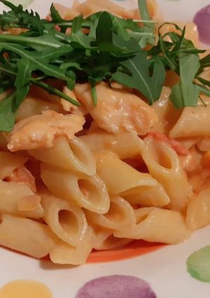 Foto di Mezze penne rosa con salmone e rucola