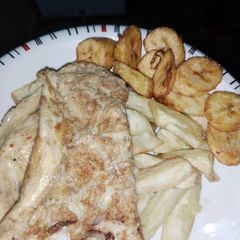 A picture of Soyayyen dankalin hausa da kwai da plantain.