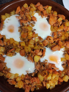 Una foto de Cazuela de lomo y patatas