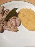 Churrasquito de pollo con romero y laurel con guarnición de puré de repollo